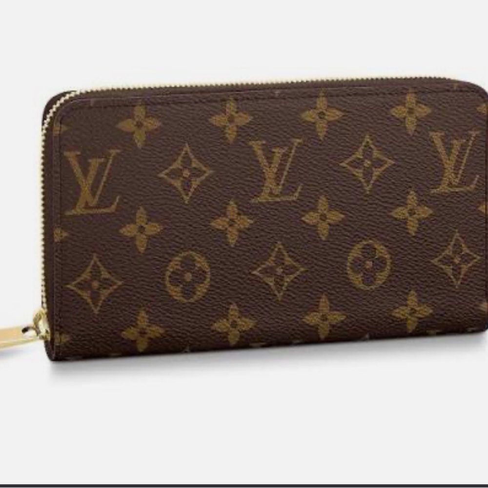 Louis Vuitton Old School Sought After Zippy Wallet